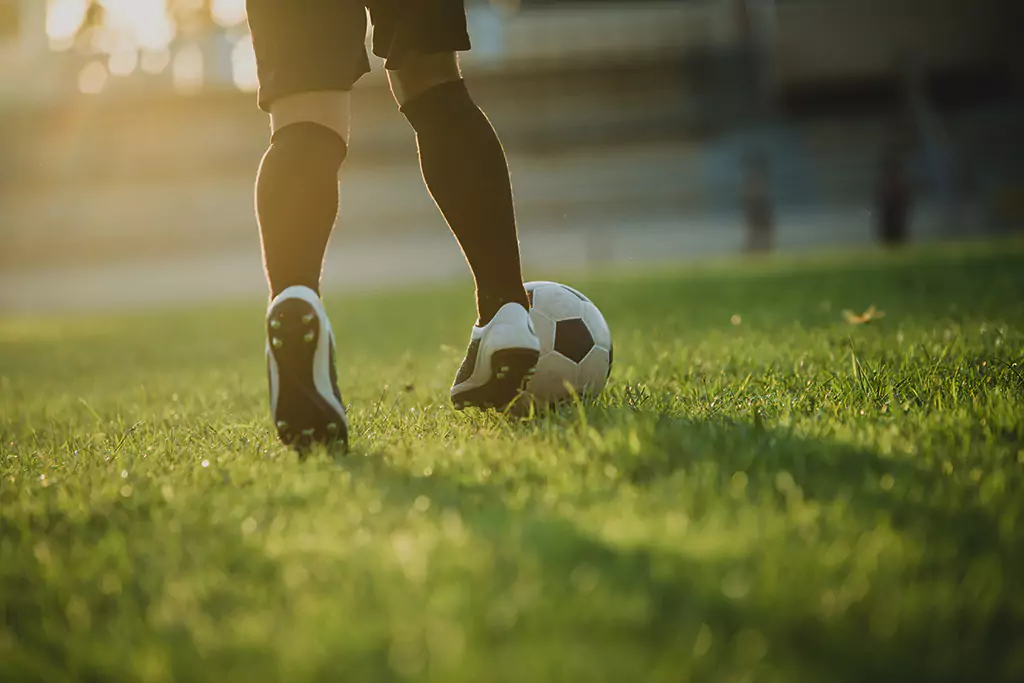 Lesiones del Ligamento Cruzado Anterior en Futbolistas: Causas y Prevención